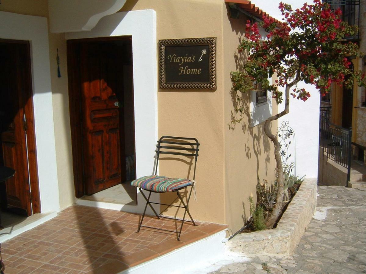 Yiayia'S Home Chalki Town Exterior foto